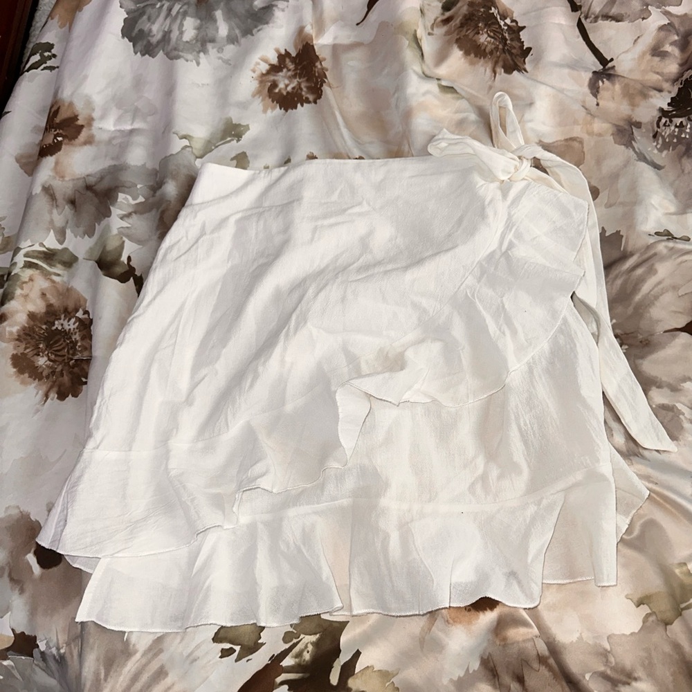 Linen Mini Skirt White *NEVER WORN*
